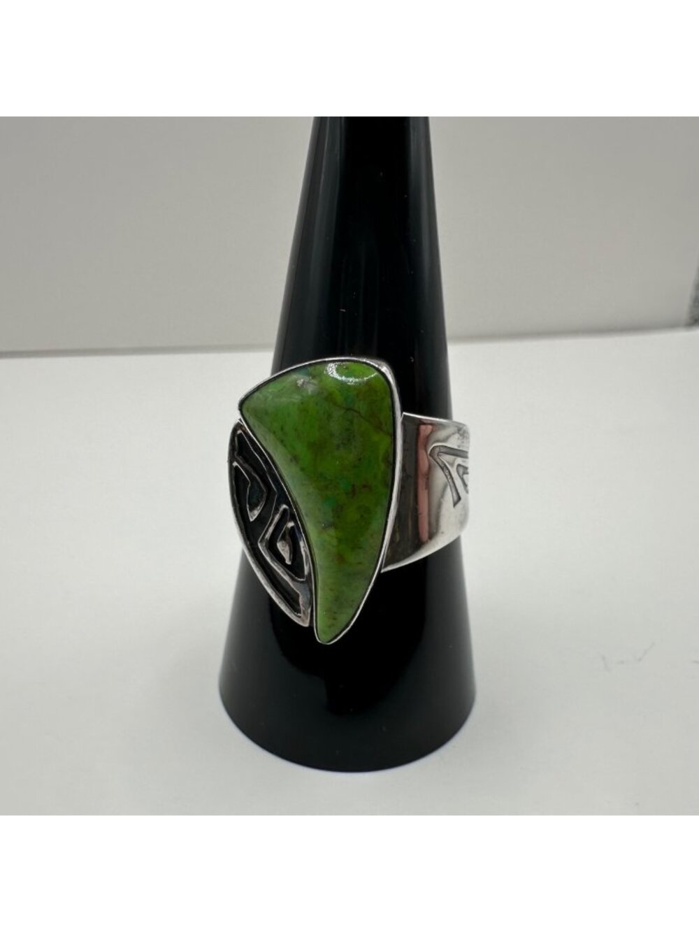 DTR Jay King Sterling Silver Green Gaspeite Stone Ring Size 9.25 Unique